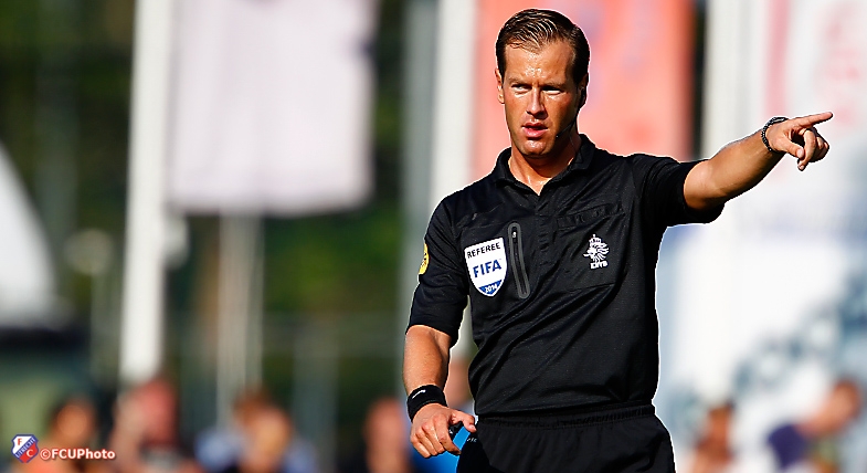 Makkelie leidsman bij FC Twente – FC Utrecht