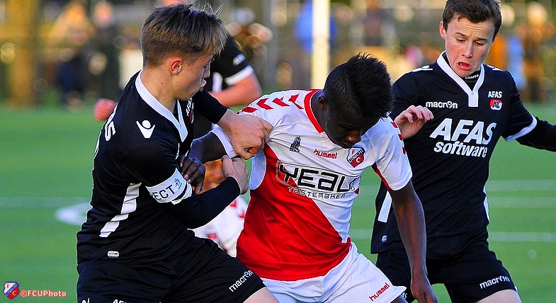 FC Utrecht O15 blijft op titelkoers