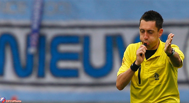 Dennis Higler scheidsrechter Willem II - FC Utrecht